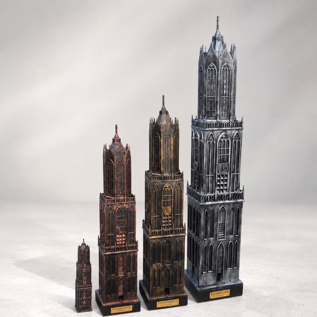 Matenoverzicht van Domtoren Utrecht met voet, zwart-goud