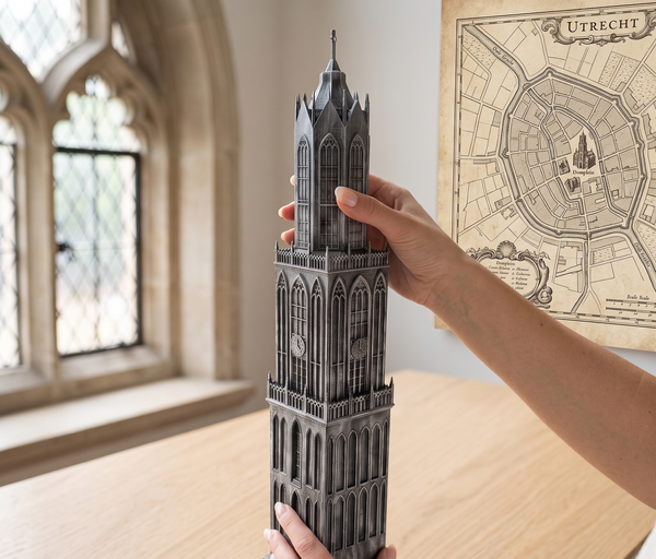 Lijntekening van de Domtoren als inspiratie voor Utrecht cadeaus