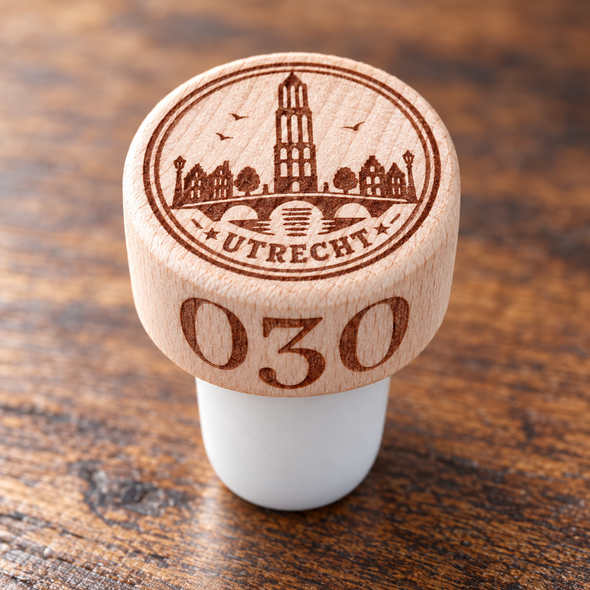 Detail van de Utrecht 030-gravure op de wijnstopper