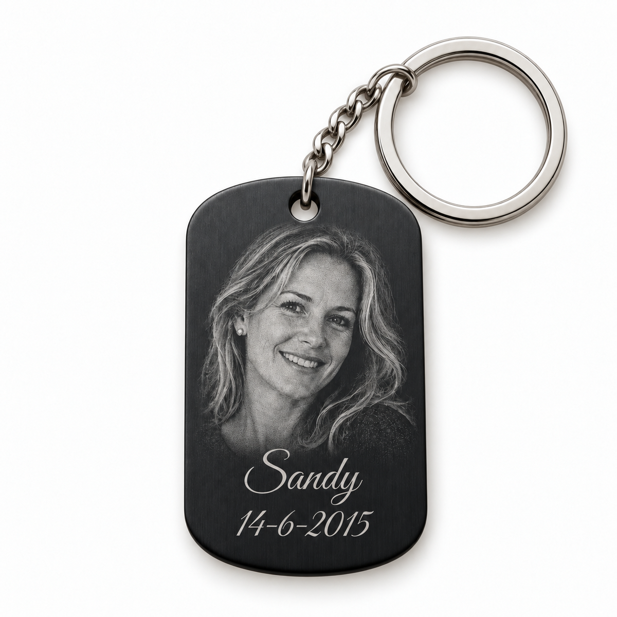 Voorbeeld van personalisatie op Zwarte dogtag-sleutelhanger Utrecht
