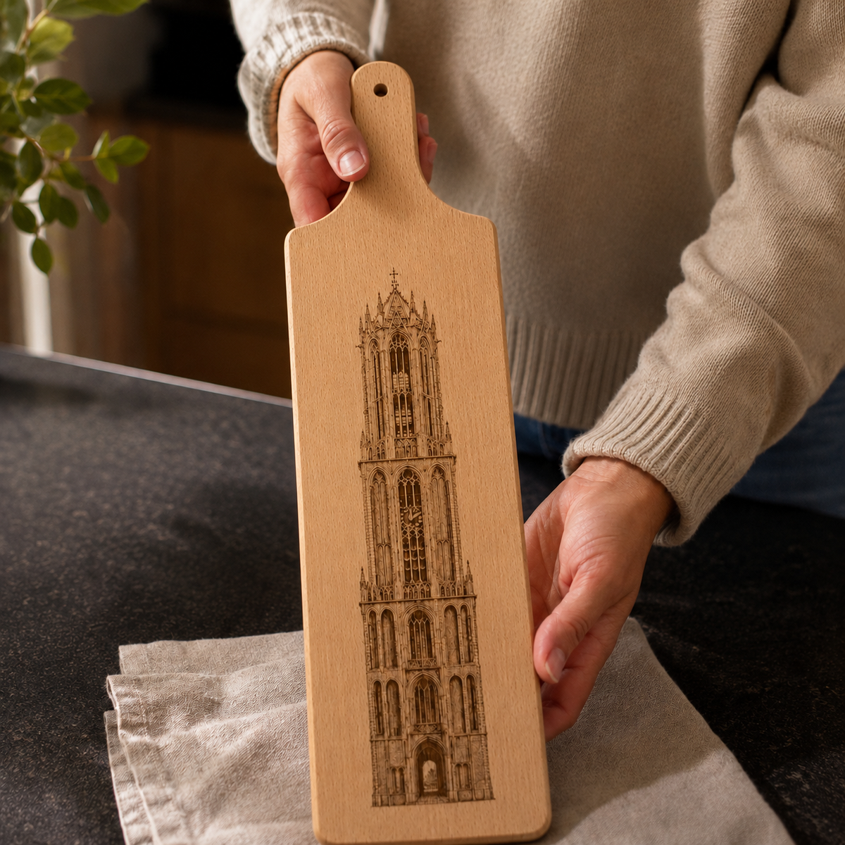 Beuken snij- en borrelplank Utrecht, 40 × 12 cm in gebruik